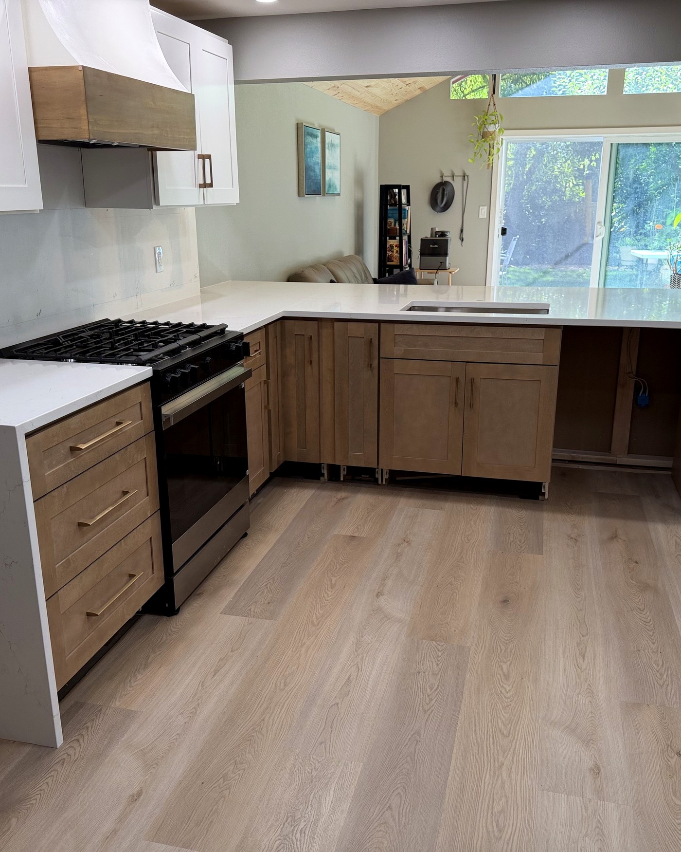 Quartz kitchen countertop and cabinetry installed by Diamond Countertops